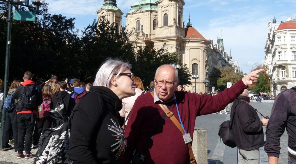 Welche Stadtführung passt zu Ihnen; Stadfüher Vladimir Von Pragtourist Am Altstädter Ring